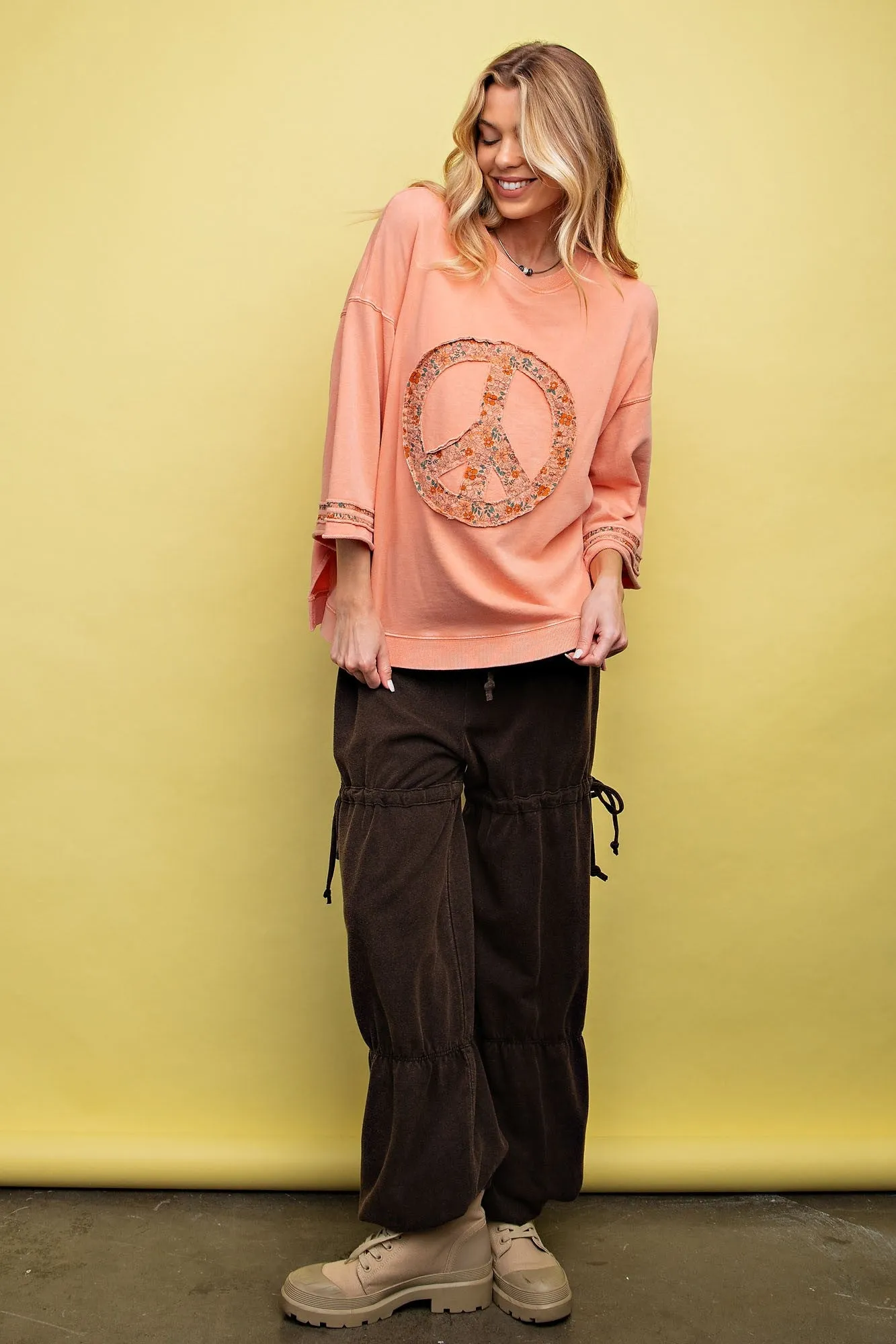 Easel Floral Peace Sign Pullover in Coral