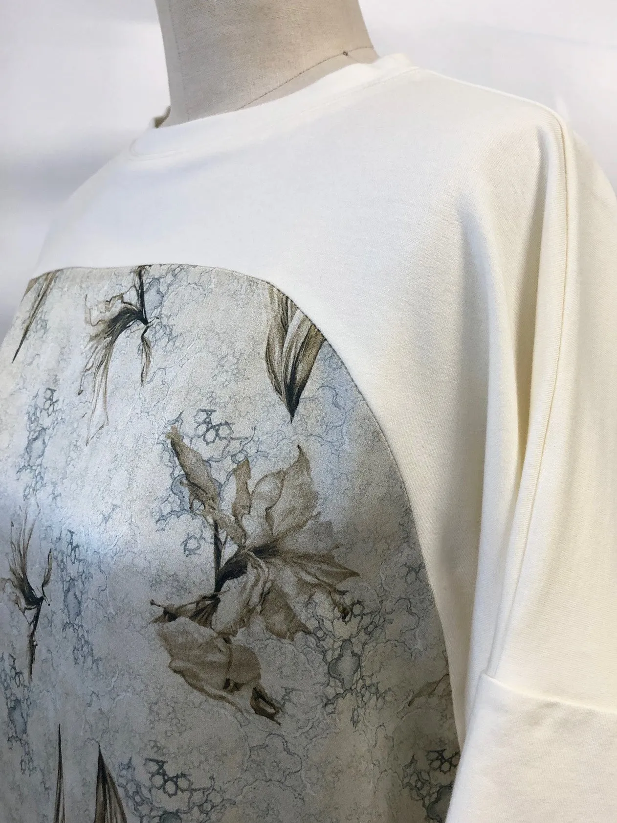 Short Sleeve Silk Sweatshirt Off White Syrian Amaryllis