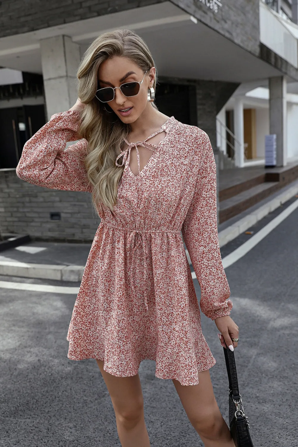 Tether V-neck Floral Long Sleeve Mid-length Dress