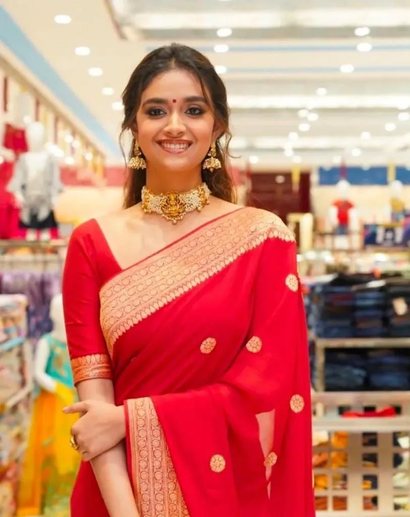 Vestigial Red Soft Silk Saree With Ravishing Blouse Piece