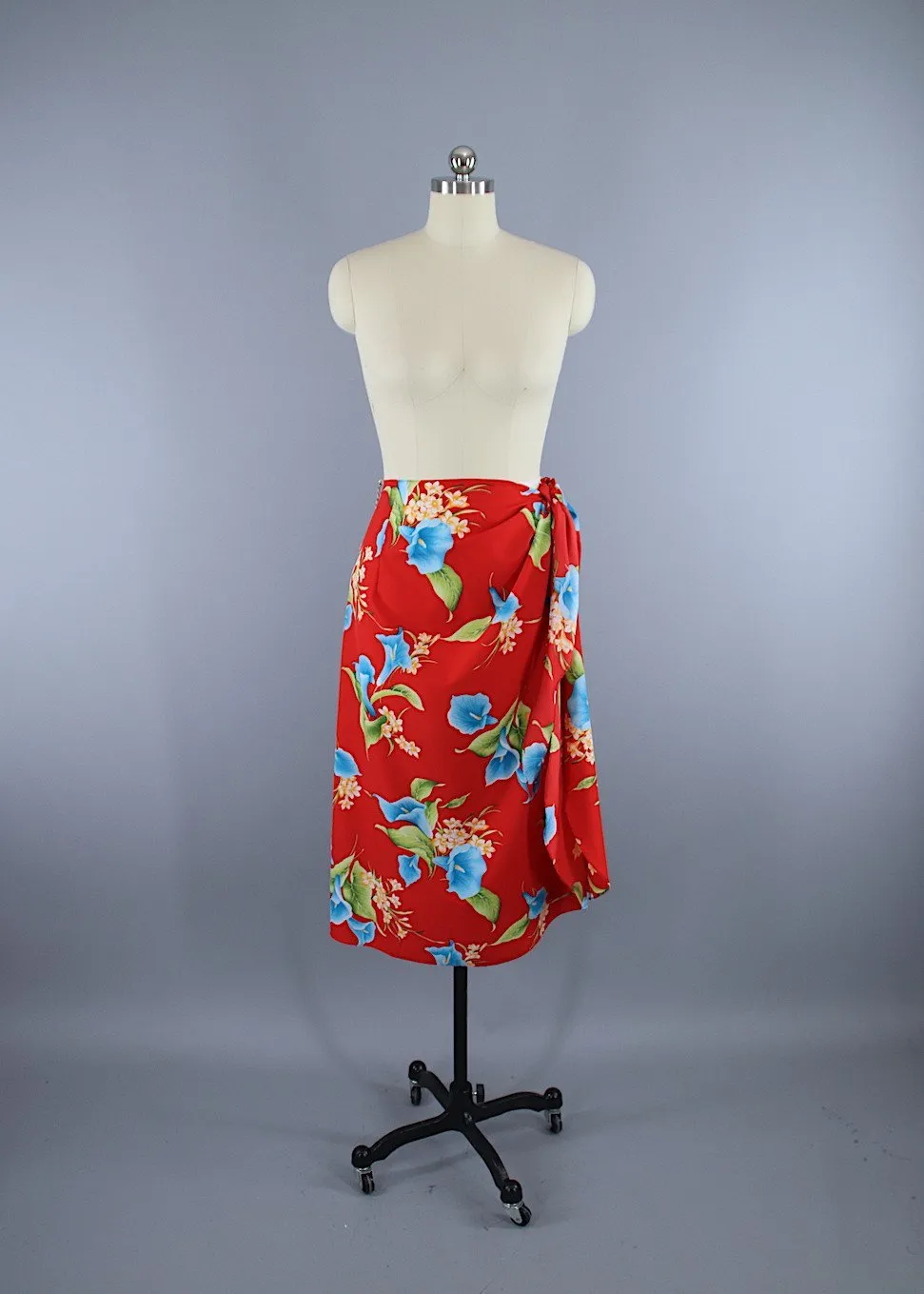 Vintage 1980s Hawaiian Hilo Hattie Red Floral Print Sarong Wrap Dress